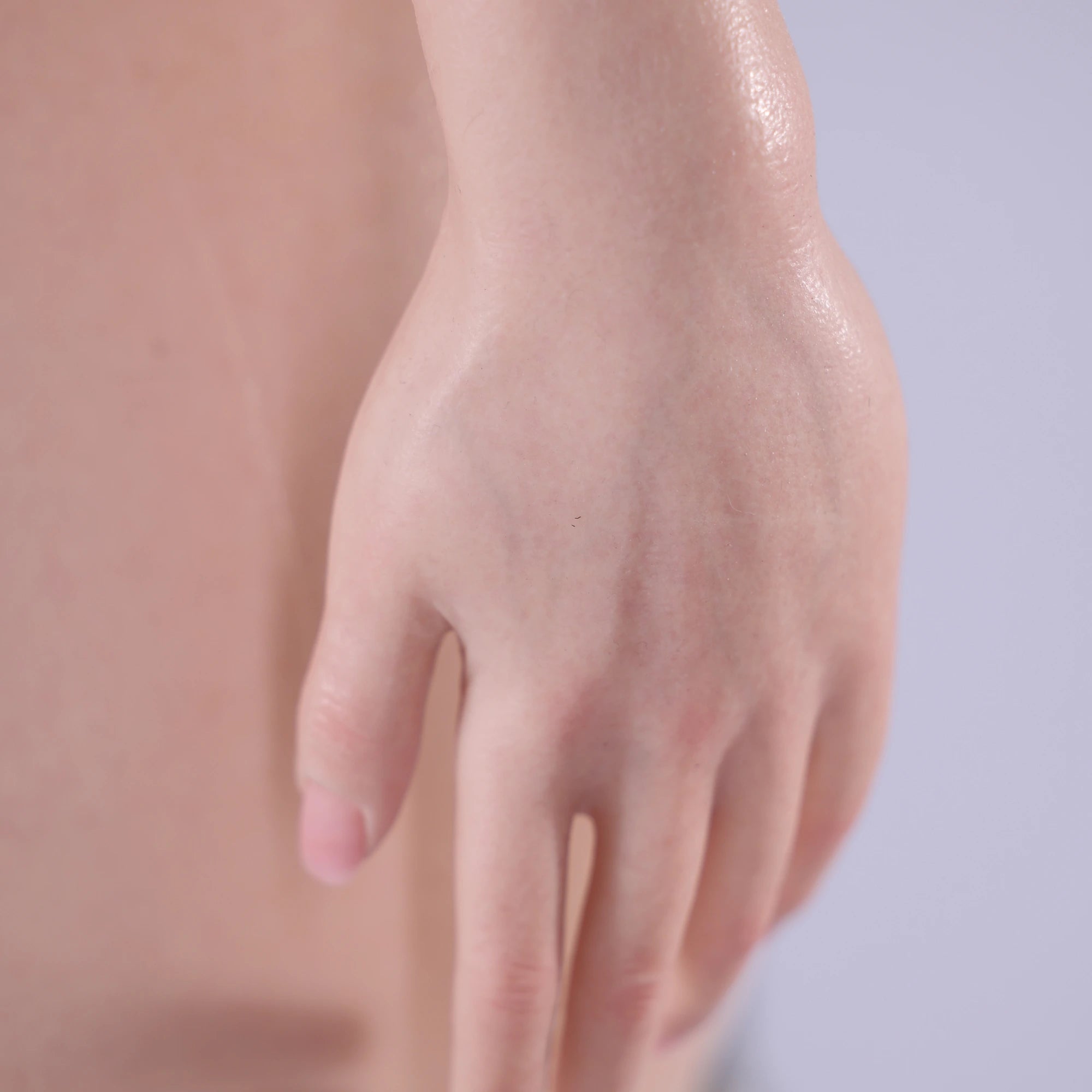 Image of bbw sex doll Lana close up of hand showing realistic veins, knuckles and skin texture